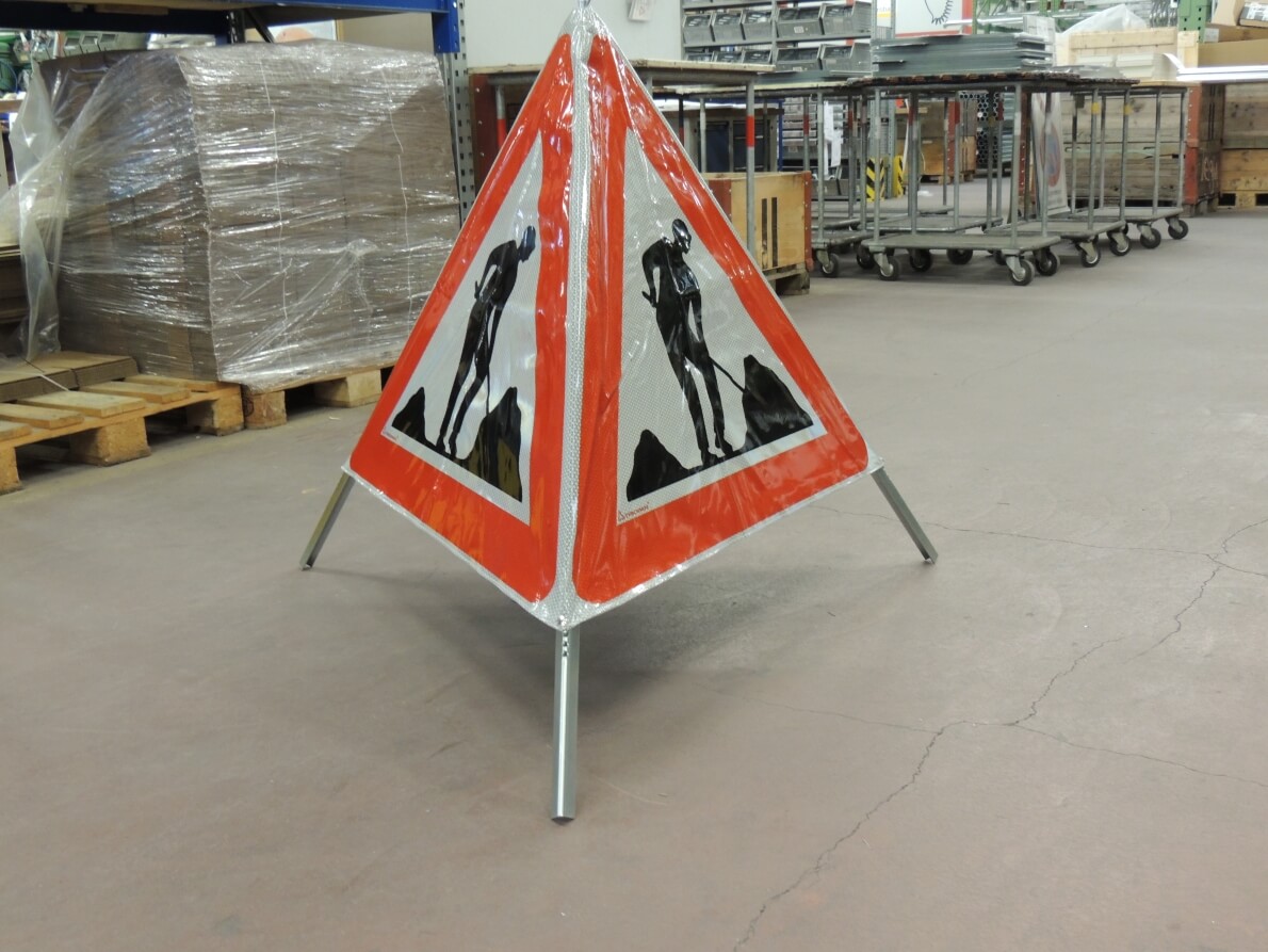 Signaux pliables pour signalisation temporaire