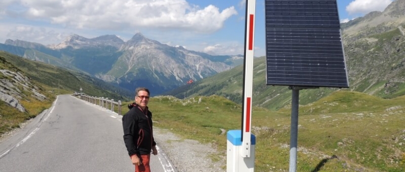 Solar-Elektro-Schranke auf dem Splügenpass